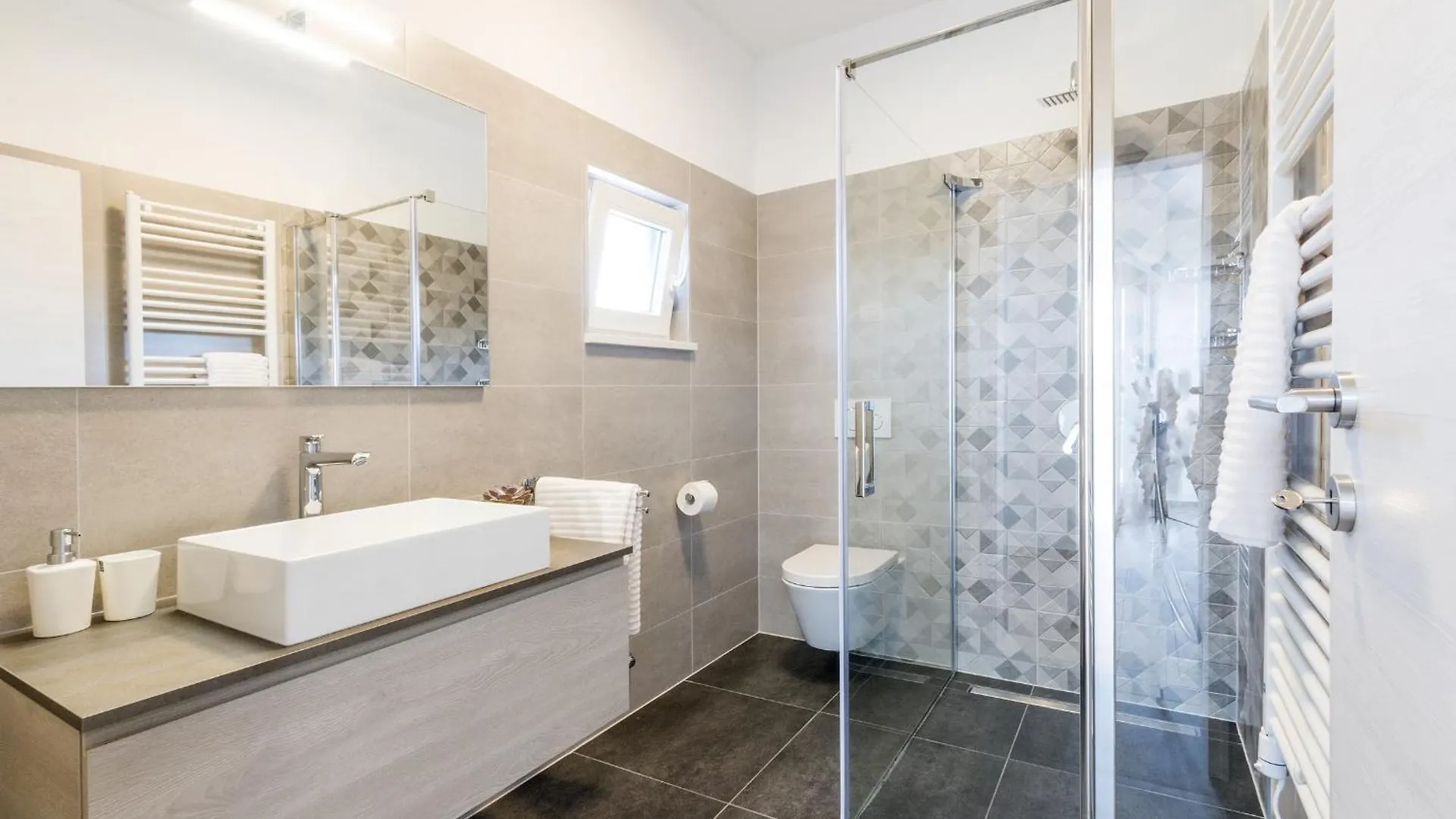 Villa Moderna Near Pula For 8 People With 32 M2 Private Pool
