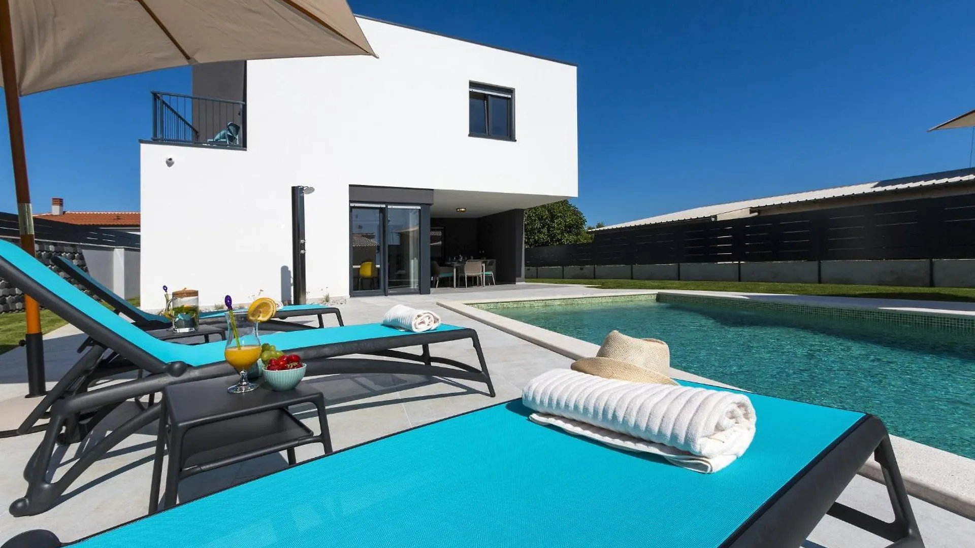 Villa Moderna Near Pula For 8 People With 32 M2 Private Pool 0*,  Croacia