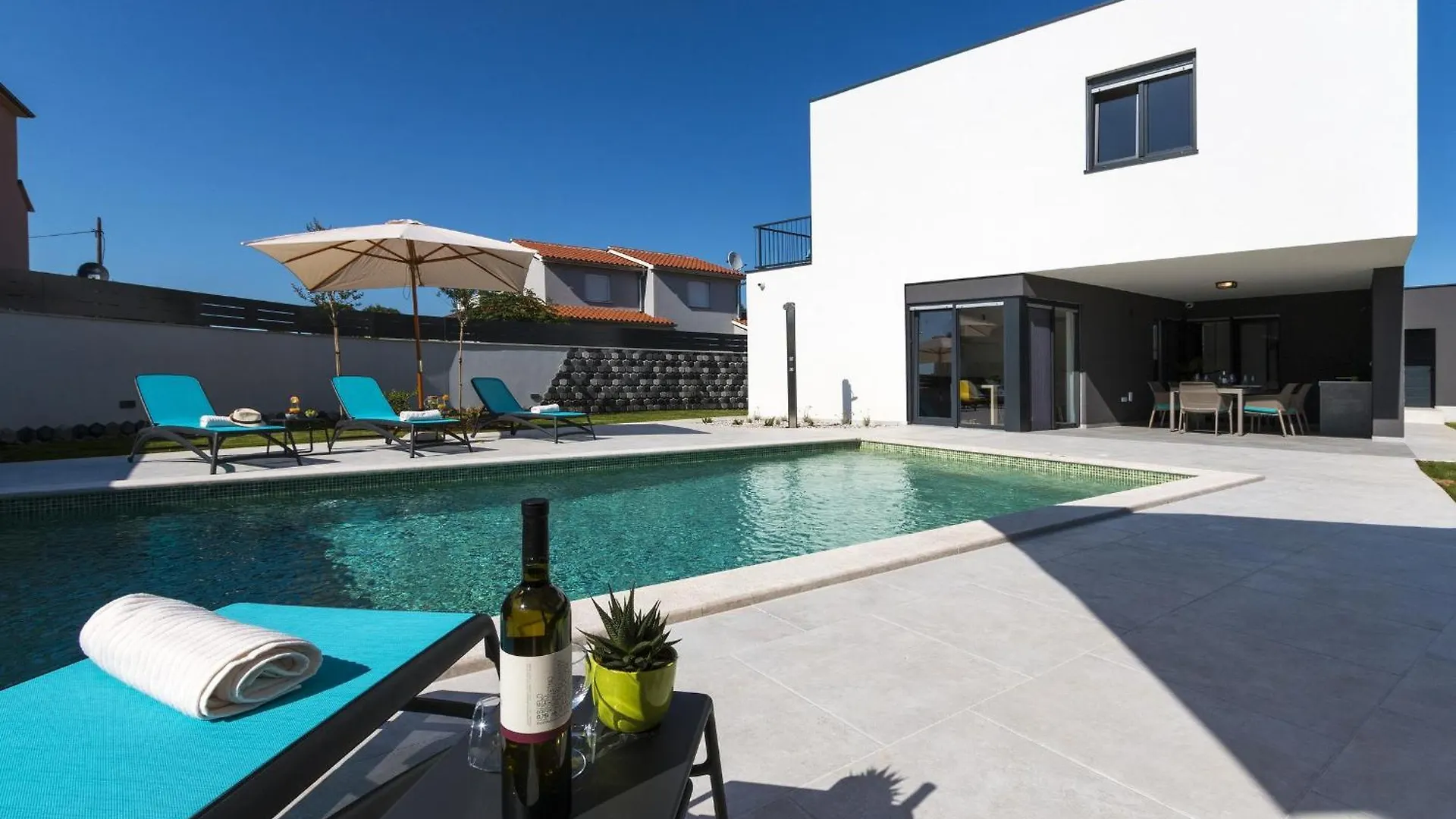 Villa Moderna Near Pula For 8 People With 32 M2 Private Pool Croacia